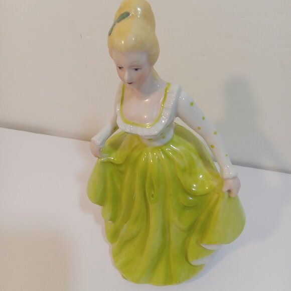 VTG Porcelain Victorian Lady Dancing In Green Skirt White Green Polka Dot Top 8" - Picture 4 of 6